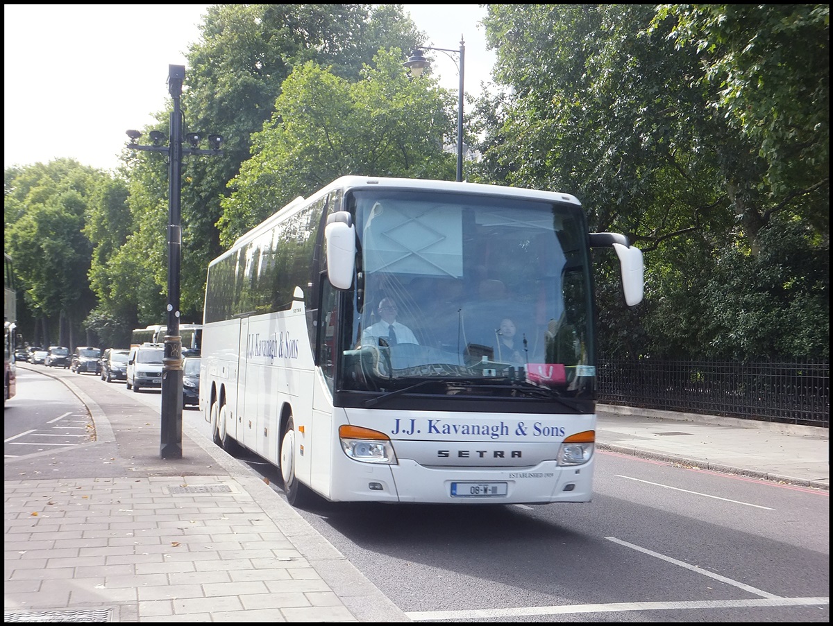 Setra 417 GT-HD von J.J. Kavanagh & Sons aus Irland in London.