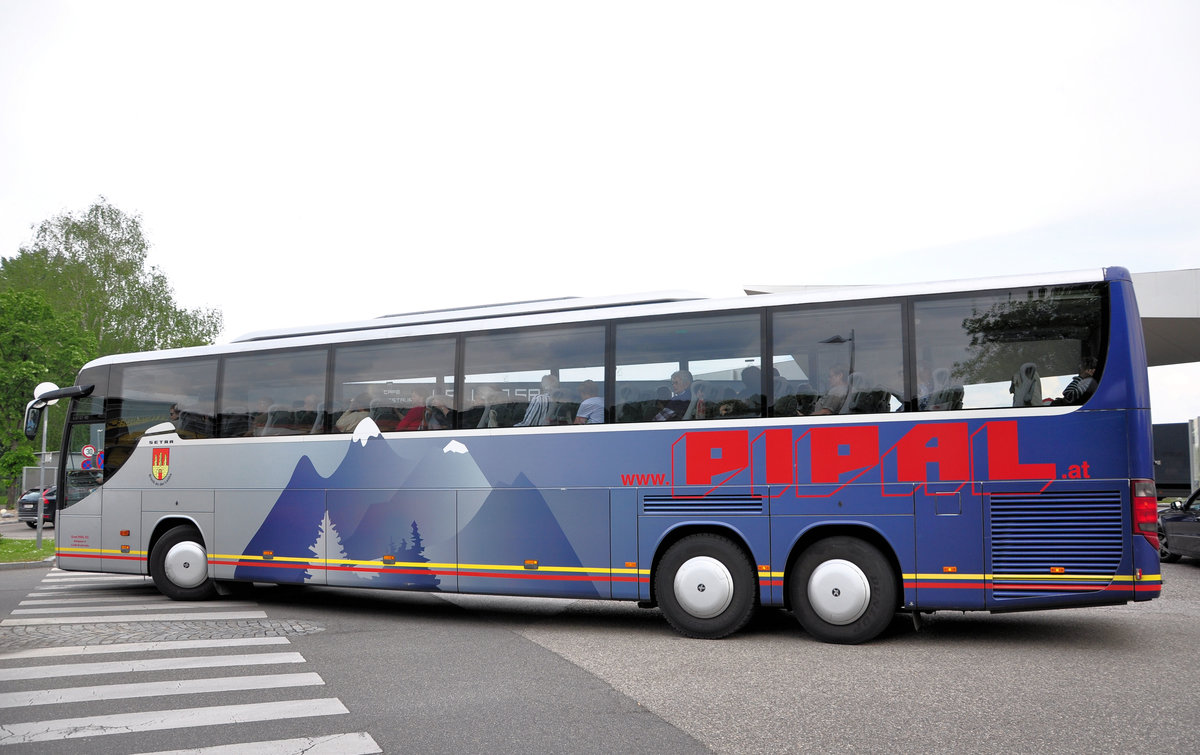 Setra 417 GT-HD von Pipal Reisen aus sterreich in Krems gesehen.