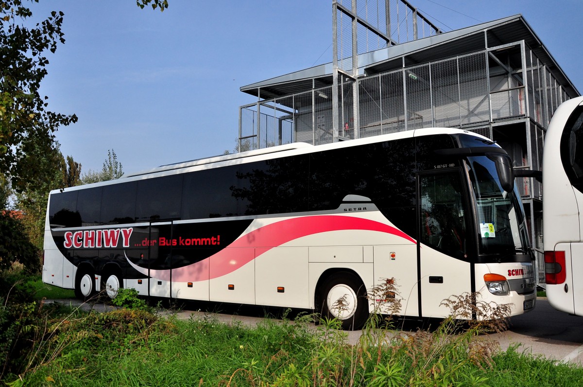 Setra 417 GT-HD von Schiwy Reisen aus der BRD am 7.10.2014 in Krems.