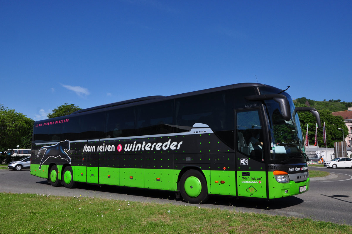 Setra 417 GT- HD von Stern Reisen Wintereder aus sterreich in Krems gesehen.