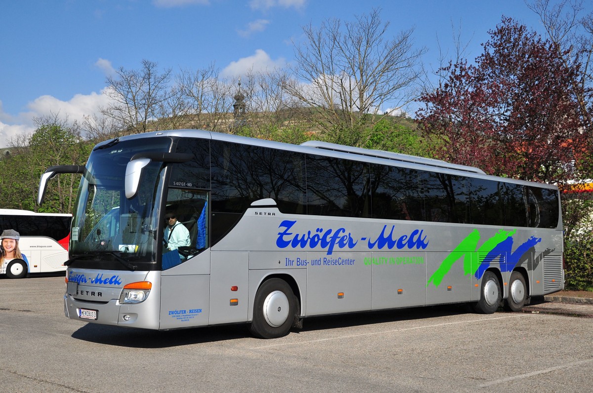 Setra 417 GT-HD von Zwlfer Reisen aus sterreich am 18.4.2015 in Krems.