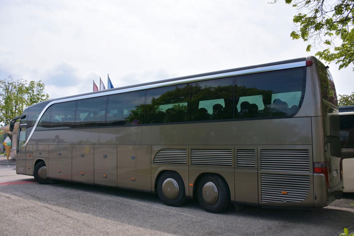 Setra 417 HDH von Bata Reisen aus Wien in Krems.