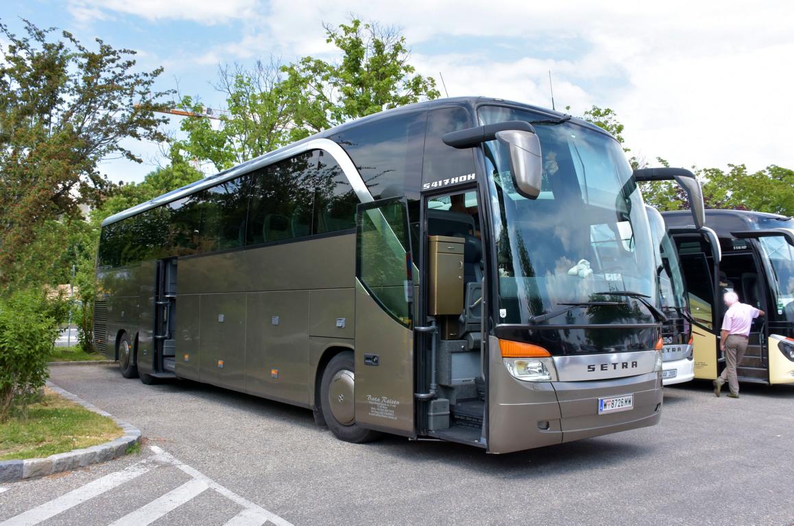 Setra 417 HDH von BATA Reisen aus Wien in Krems.