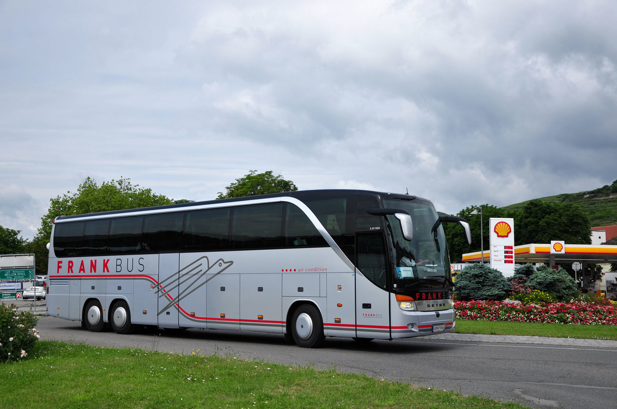 Setra 417 HDH von FRANK Bus aus Niedersterreich in Krems unterwegs.