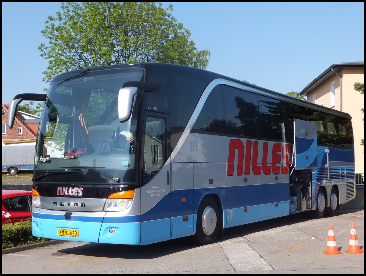 Setra 417 HDH von Nilles aus Dänemark in Sassnitz.