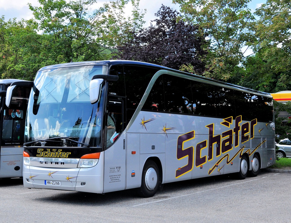 SETRA 417 HDH von SCHFER Reisen aus der BRD am 4.7.2013 in Krems an der Donau.