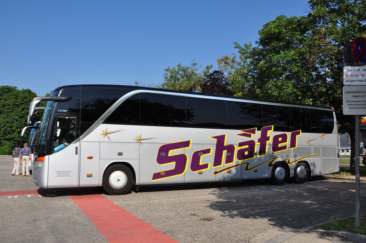 Setra 417 HDH von Schfer Reisen aus der BRD in Krems gesehen.