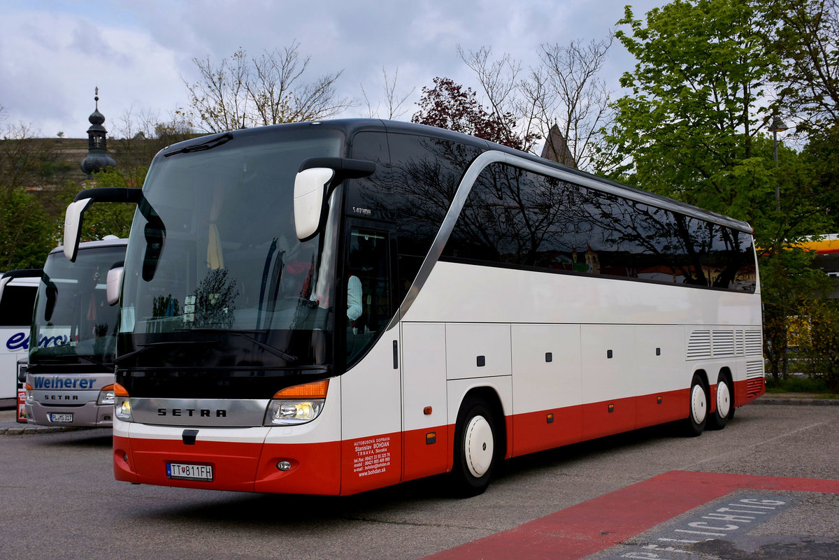 Setra 417 HDH von Stanislav Bohdan aus der SK in Krems.