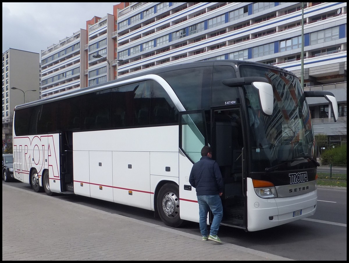 Setra 417 HDH von Trota aus Italien in Berlin.