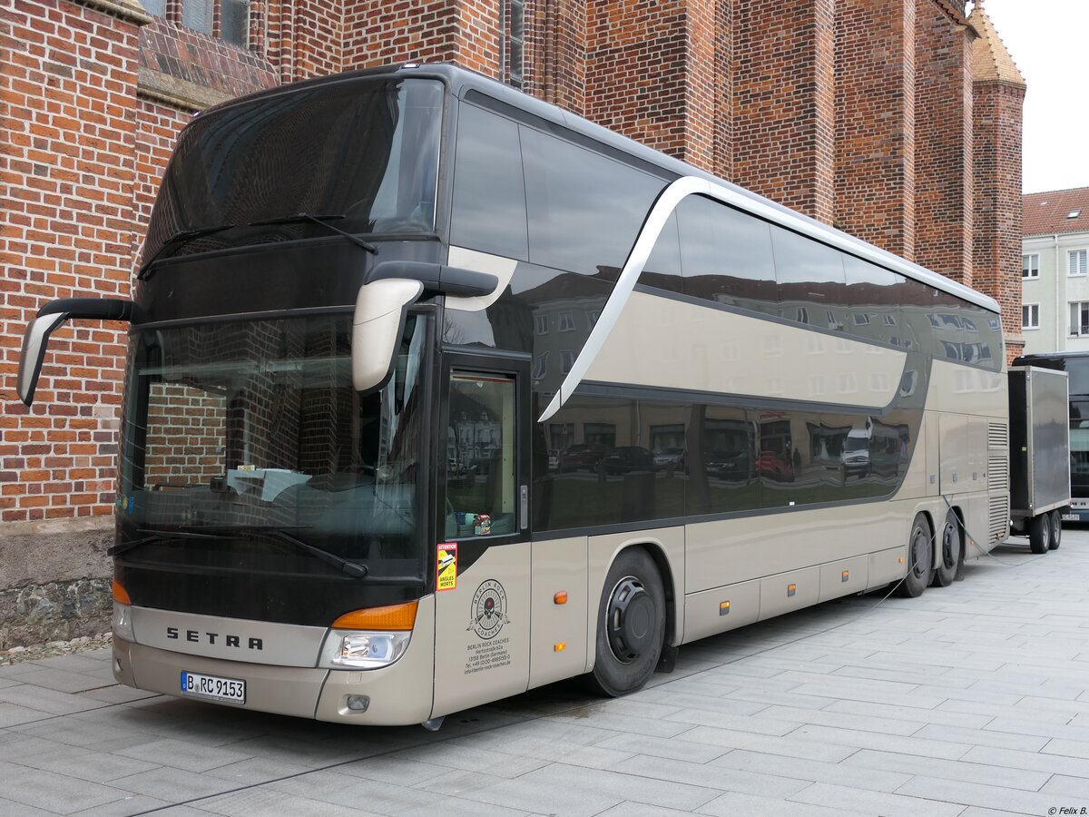 Setra 431 DT von Berlin-Rock-Coaches aus Deutschland mit Anhänger in Neubrandenburg.