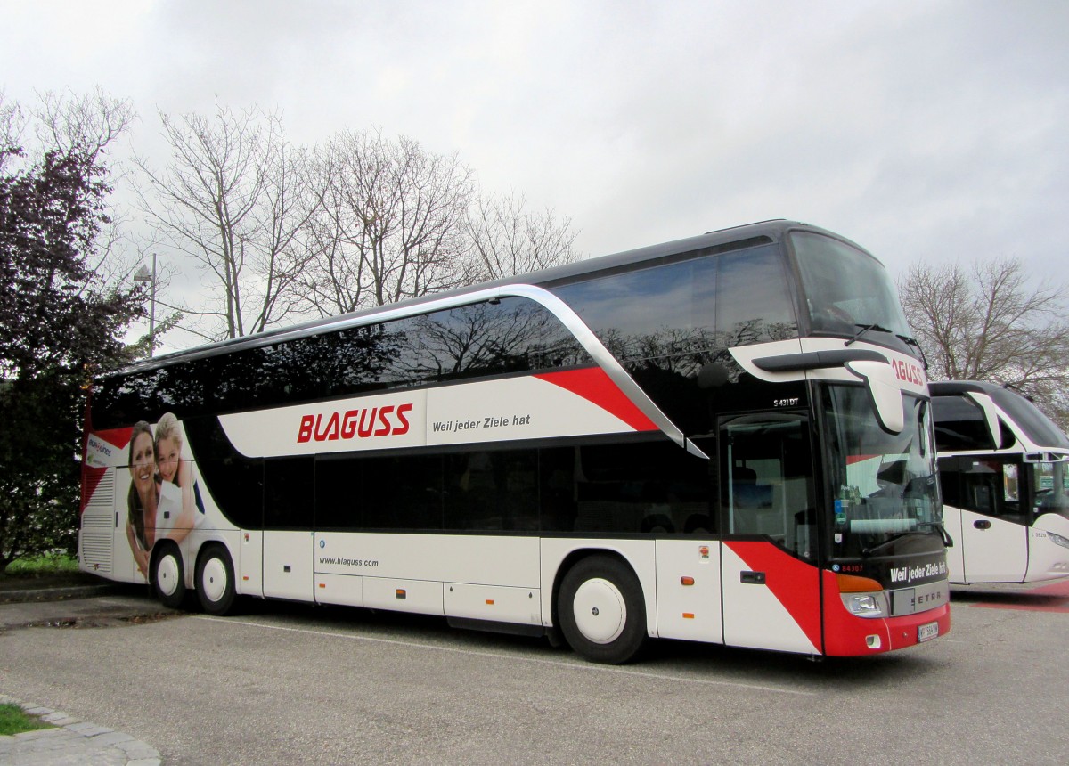 Setra 431 DT von Blaguss Reisen aus Wien am 22.10.2014 in Krems.