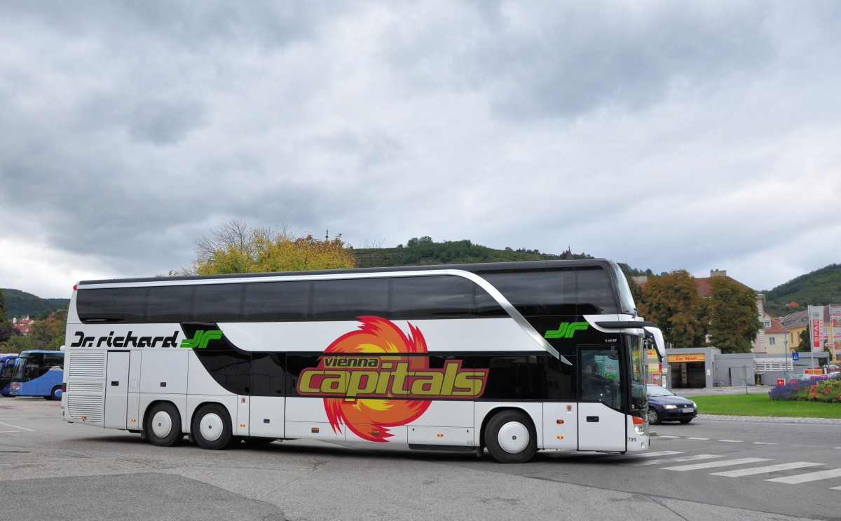 SETRA 431 DT von Dr. RICHARD aus Wien,Mannschaftsbus der Wiener Capitals/Eishockey,im September 2013 in Krems gesehen.