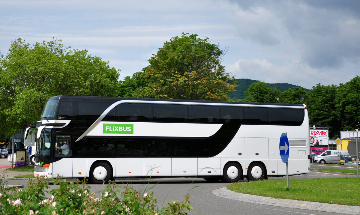 Setra 431 DT Flixbus von Dr. Richard Reisen aus sterreich in Krems unterwegs.