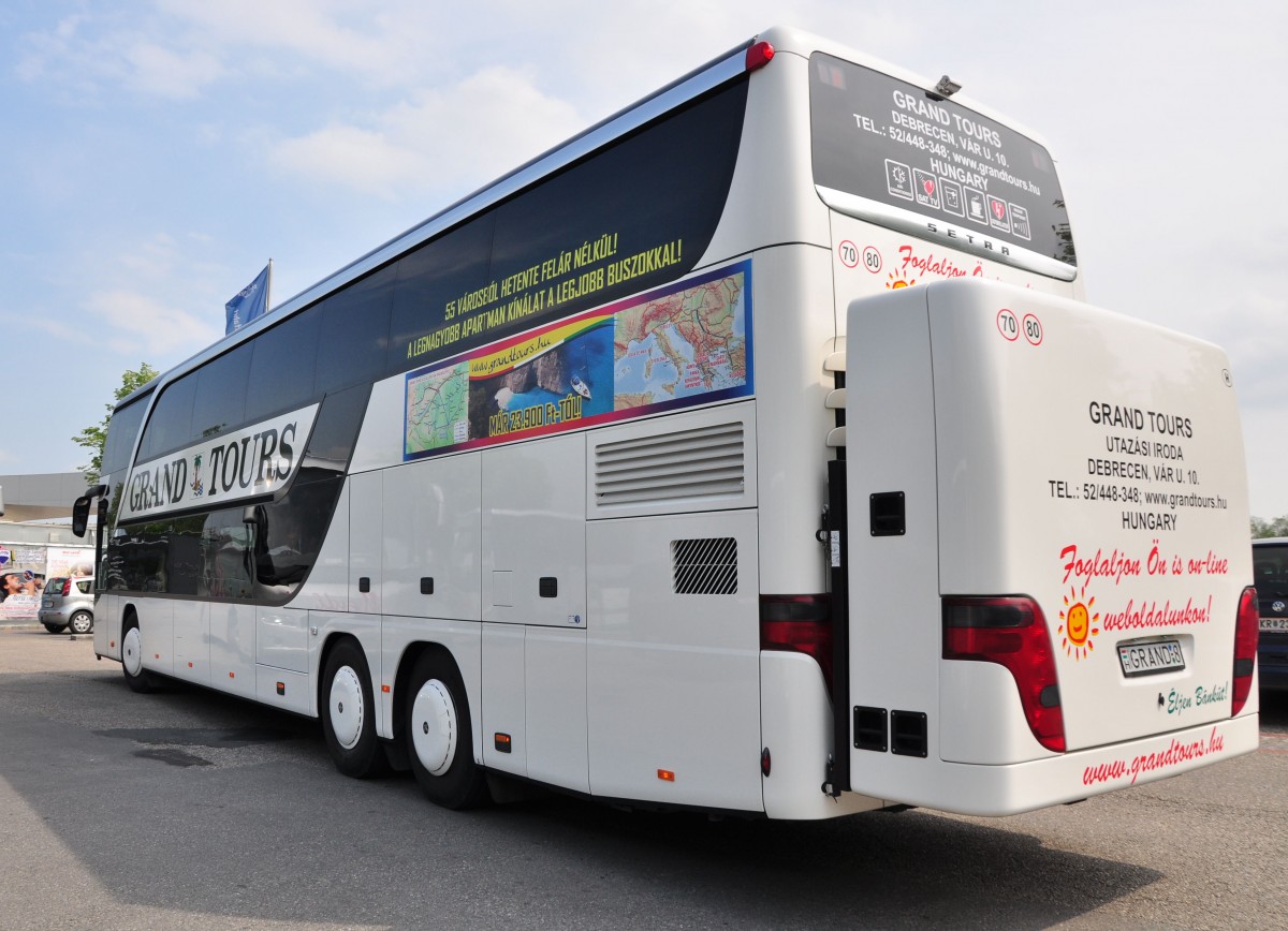 Setra 431 DT von Grand Tours aus Ungarn am 13.5.2015 in Krems.