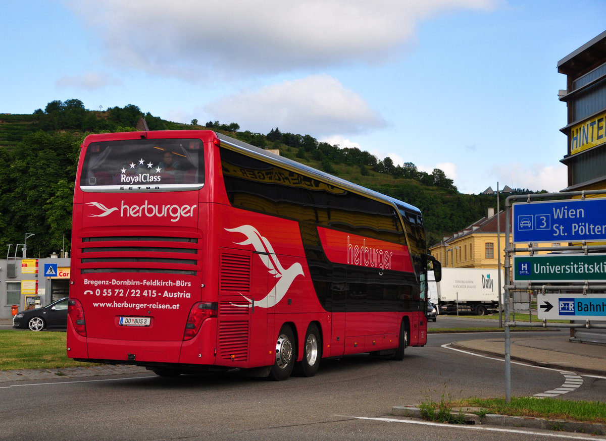 Setra 431 DT von Herburger Reisen aus sterreich in Krems gesehen.