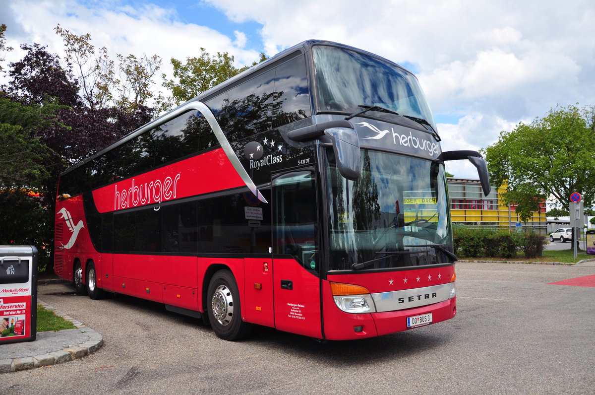 Setra 431 DT von Herburger Reisen aus sterreich in Krems gesehen.