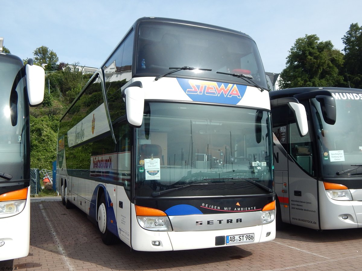 Setra 431 DT von Stewa aus Deutschland im Stadthafen Sassnitz. 