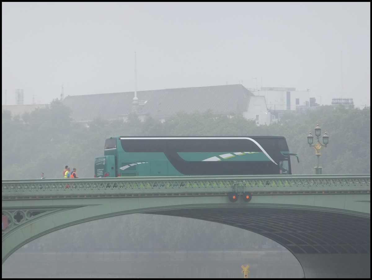 Setra 431 DT von Thermo-car aus Polen in London.