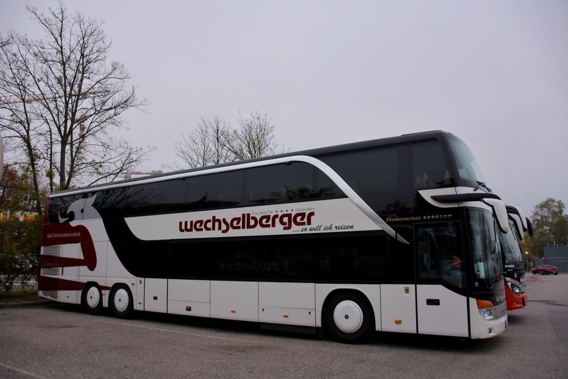 Setra 431 DT von Wechselberger Reisen aus sterreich am 20.10.2017 in Krems gesehen.