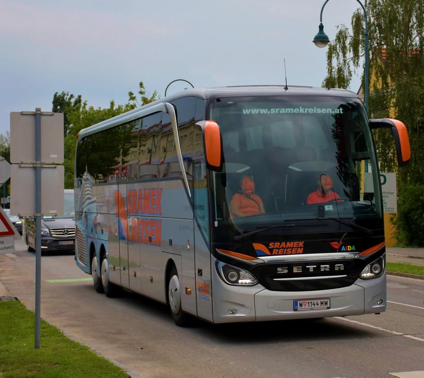 Setra 500er Serie von Sramek Reisen aus AT in Krems gesehen,2018.