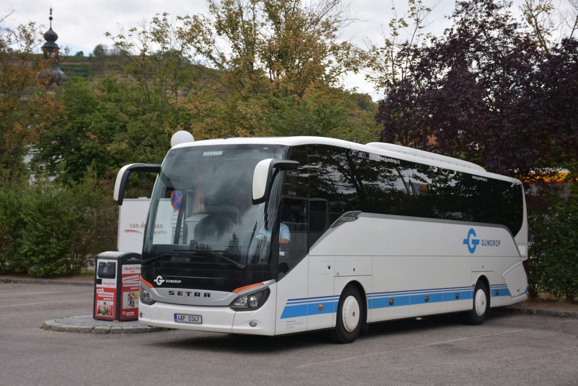 Setra 511 HD von Gumdrop Reisen aus der CZ 07/2017 in Krems.