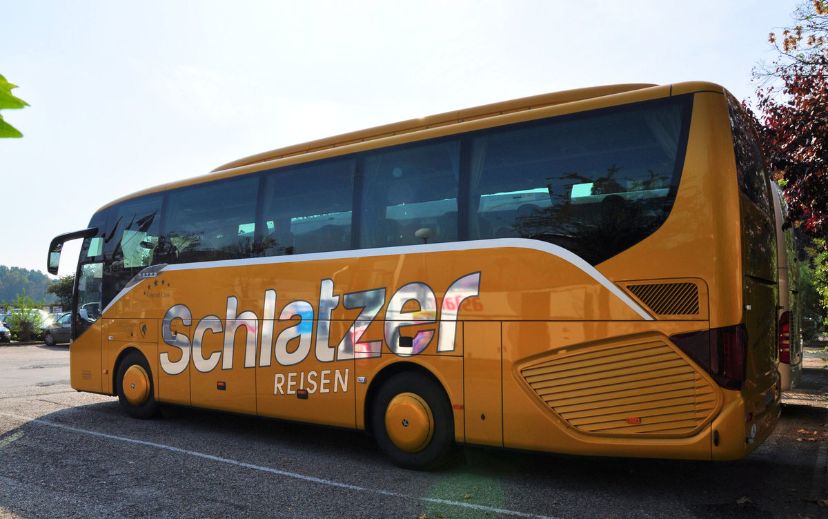 Setra 511 HD vom Reiseunternehmen Schlatzer aus sterreich in Krems.