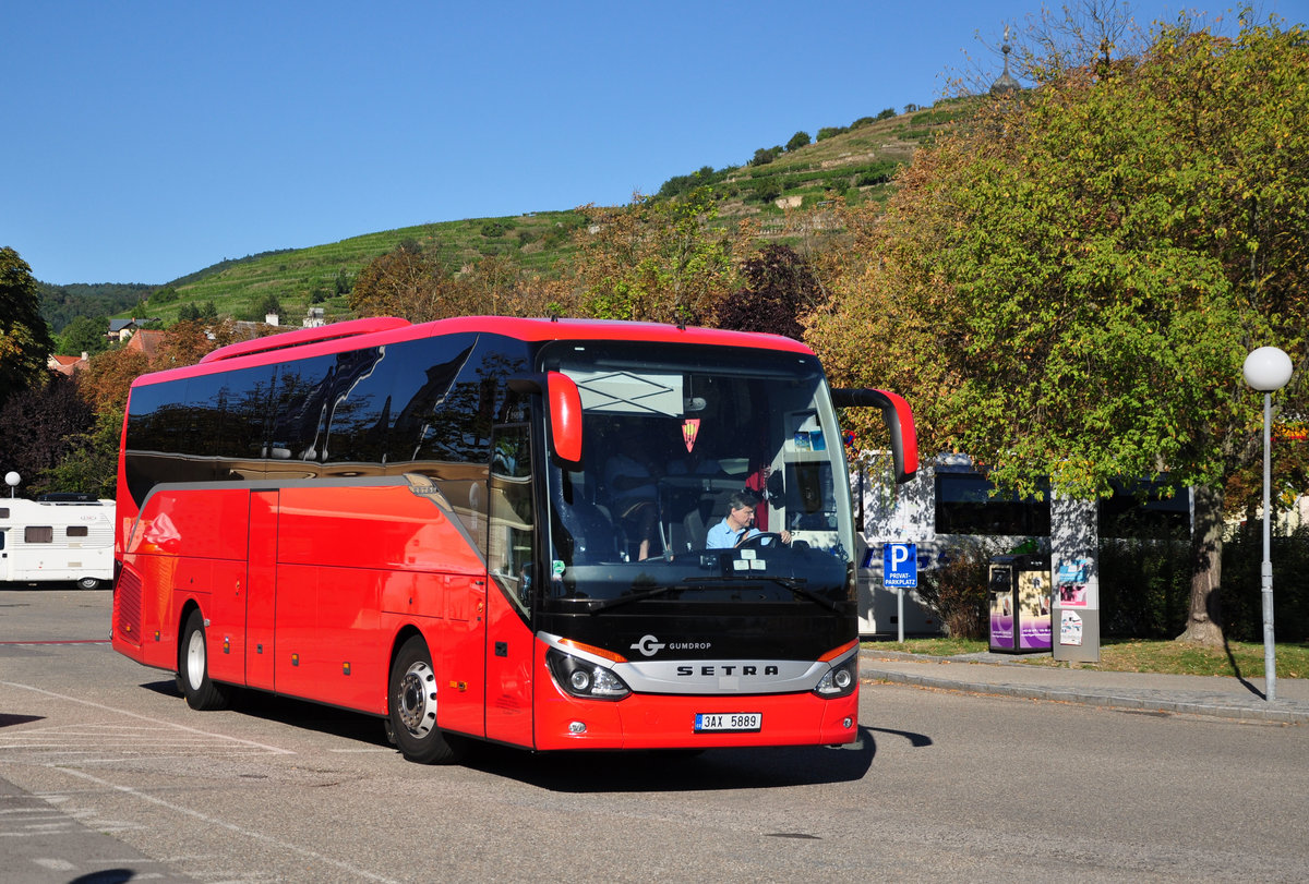 Setra 515 HD aus der CZ in Krems gesehen.