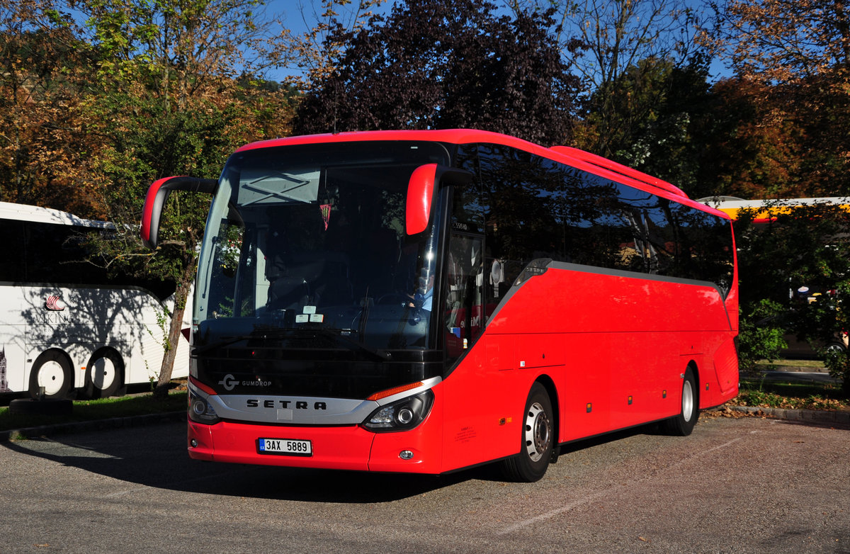 Setra 515 HD aus der CZ in Krems gesehen.