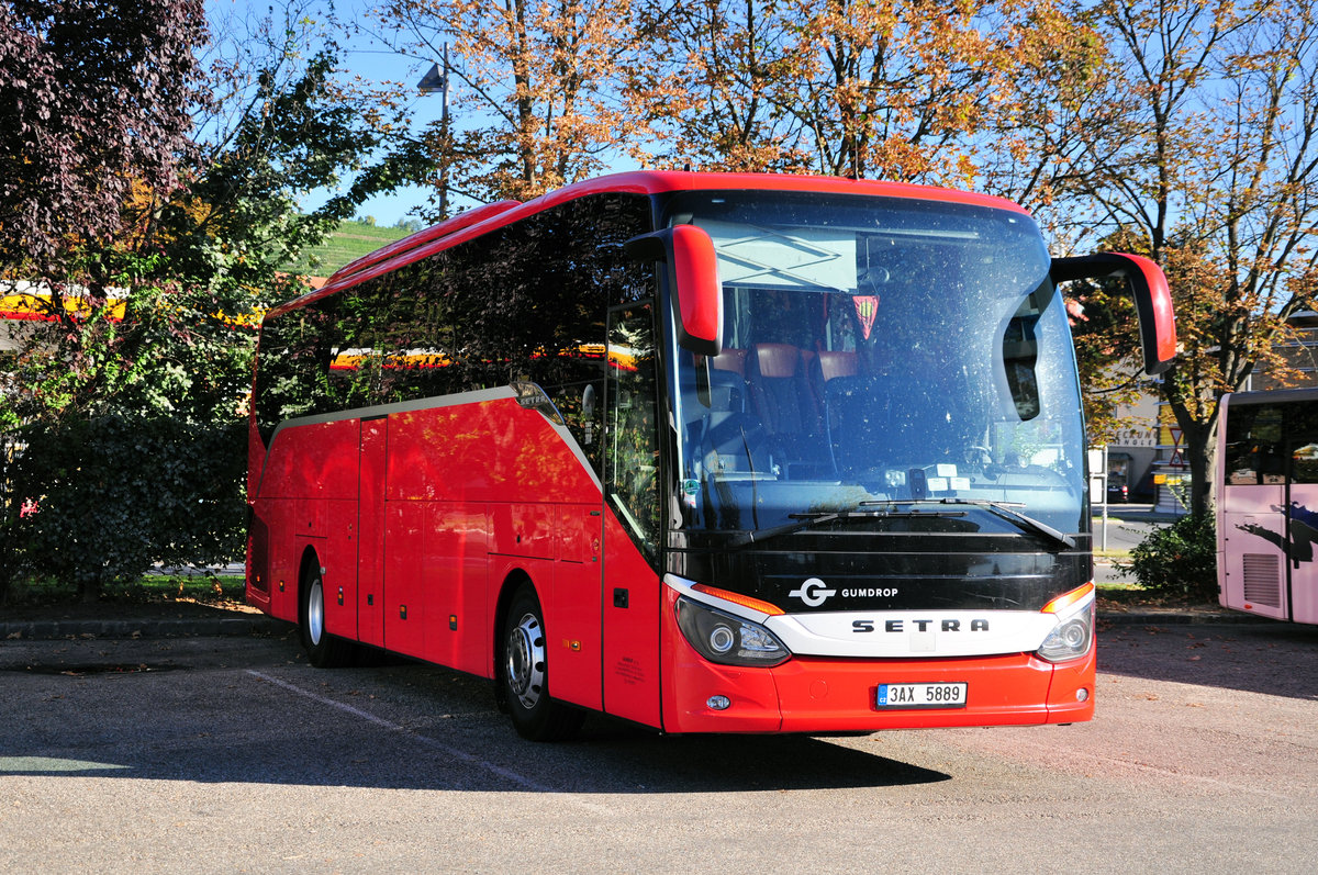 Setra 515 HD aus der CZ in Krems gesehen.