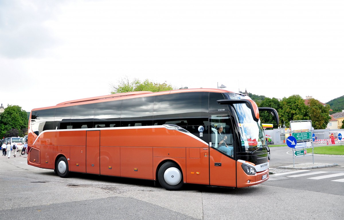 Setra 515 HD aus Polen am 16.August 2014 in Krems gesehen.