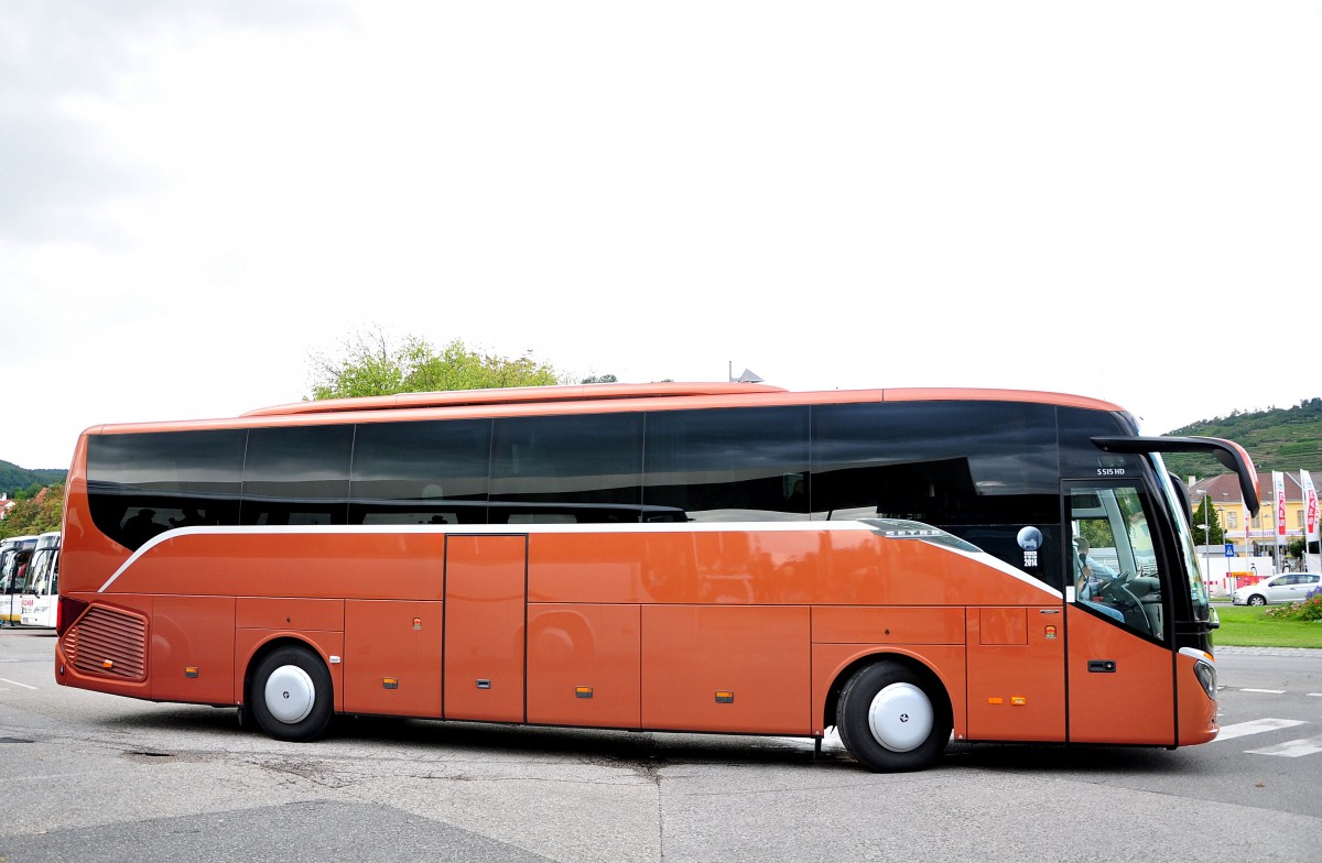 Setra 515 HD aus Polen am 16.August 2014 in Krems gesehen.