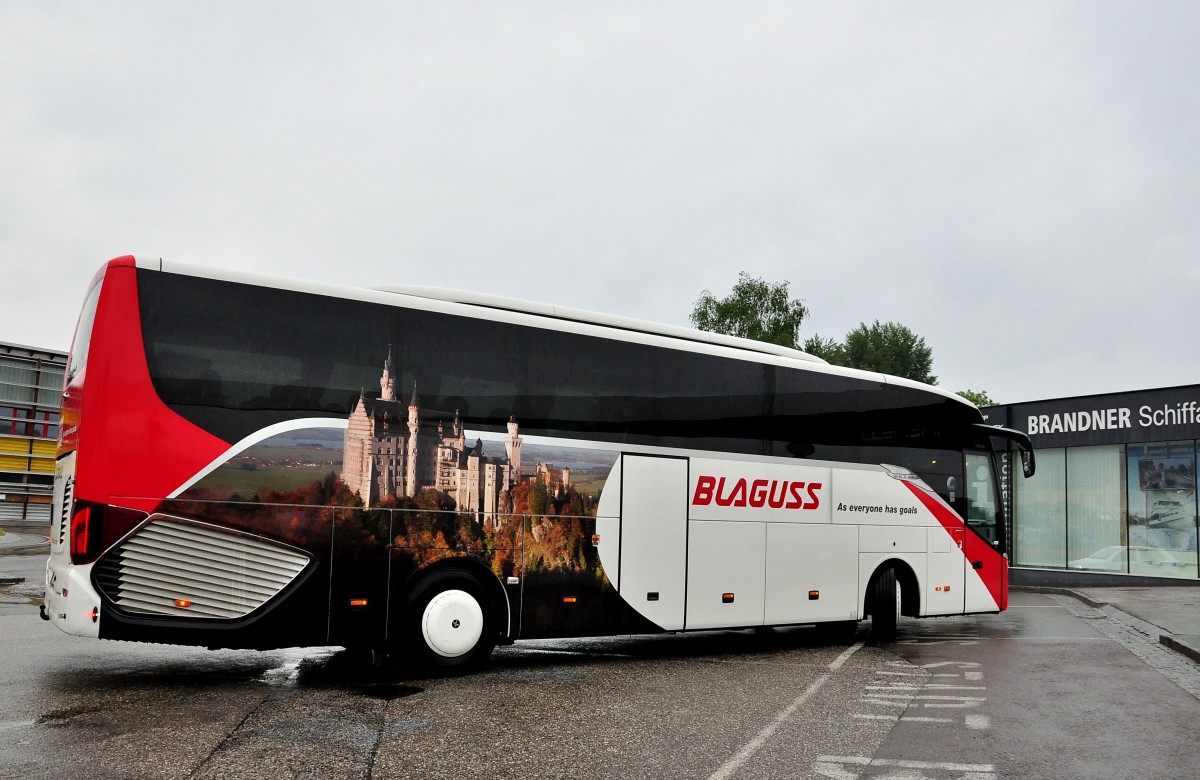 Setra 515 HD (BL-366HJ) von Blaguss Slowakei am 23.5.2015 in Krems.