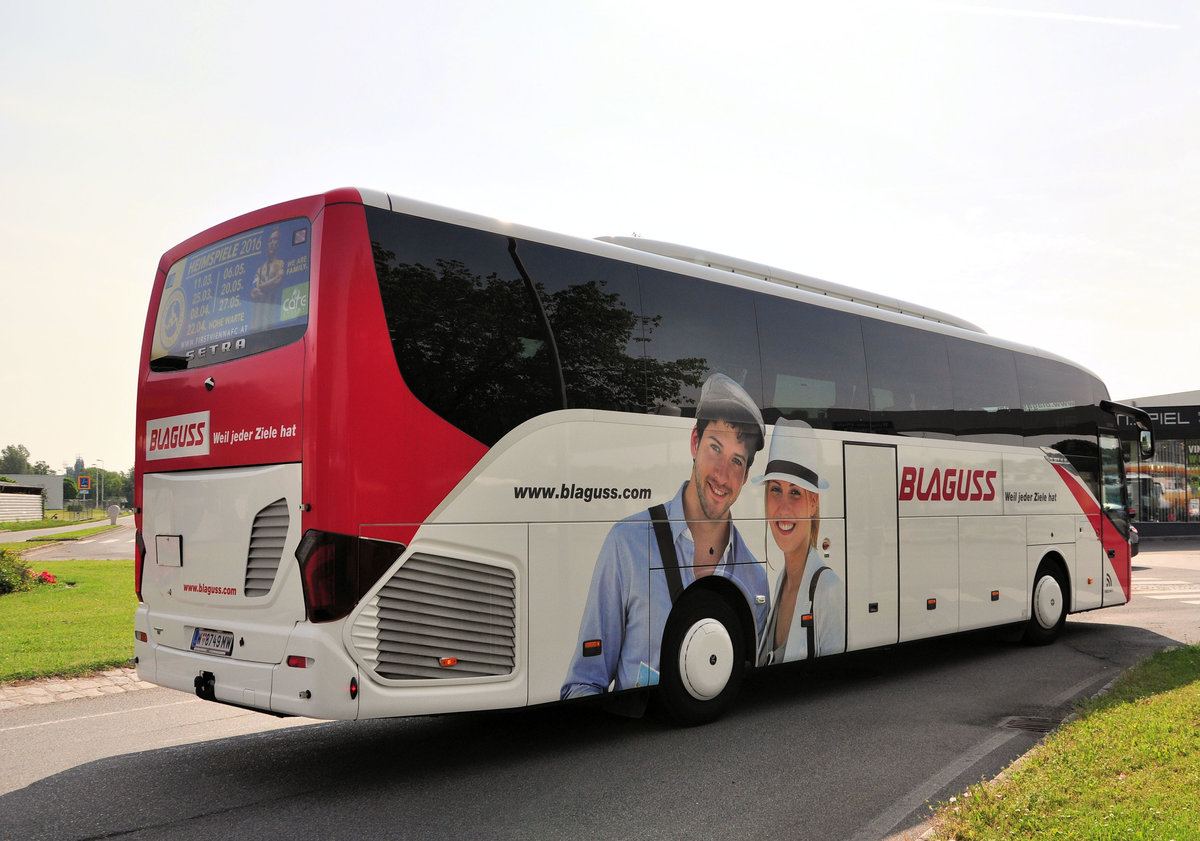 Setra 515 HD von Blaguss aus Wien in Krems gesehen.