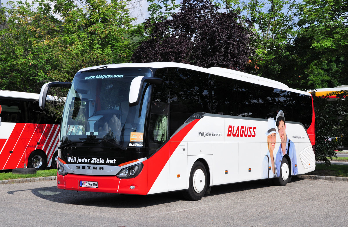 Setra 515 HD von Blaguss aus Wien in Krems gesehen.