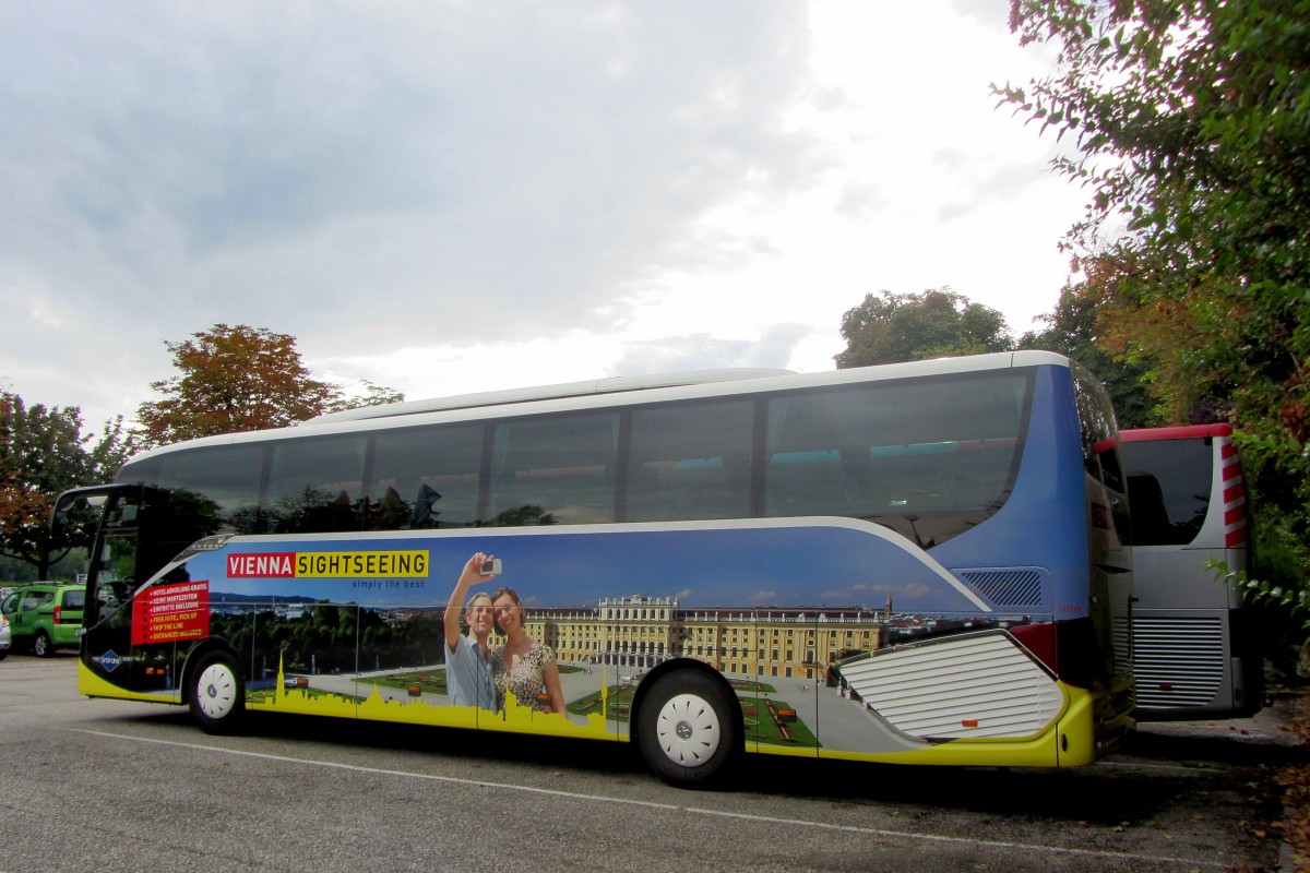 SETRA 515 HD von BLAGUSS Reisen / Wien im September 2013 in Krems gesehen.