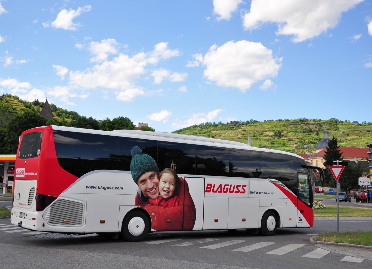 Setra 515 HD von Blaguss Reisen aus sterreich im Juni 2015 in Krems.