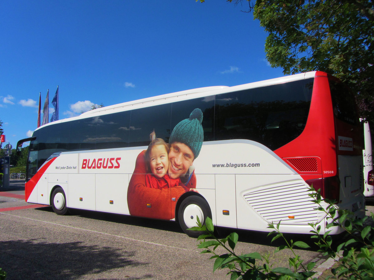 Setra 515 HD von Blaguss Reisen aus sterreich in Krems gesehen.