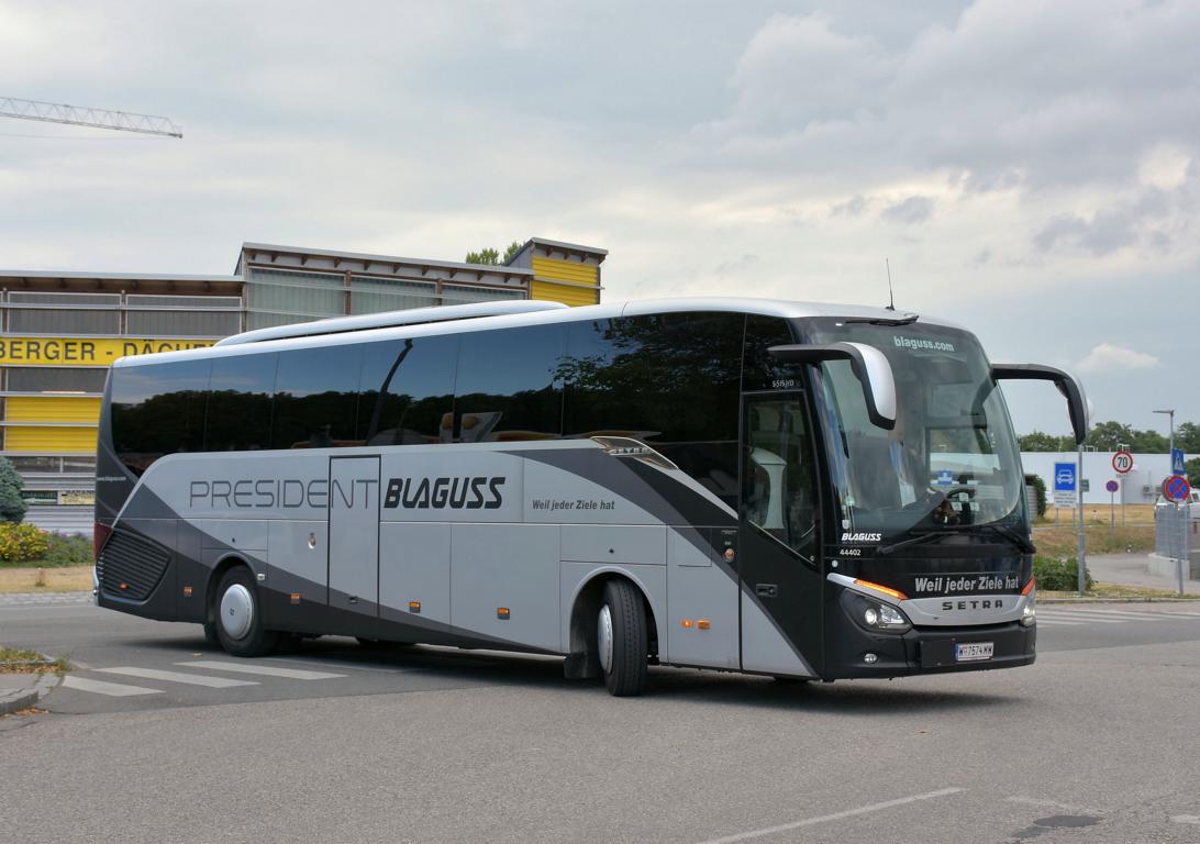 Setra 515 HD von Blaguss Reisen aus Wien 2017 in Krems.