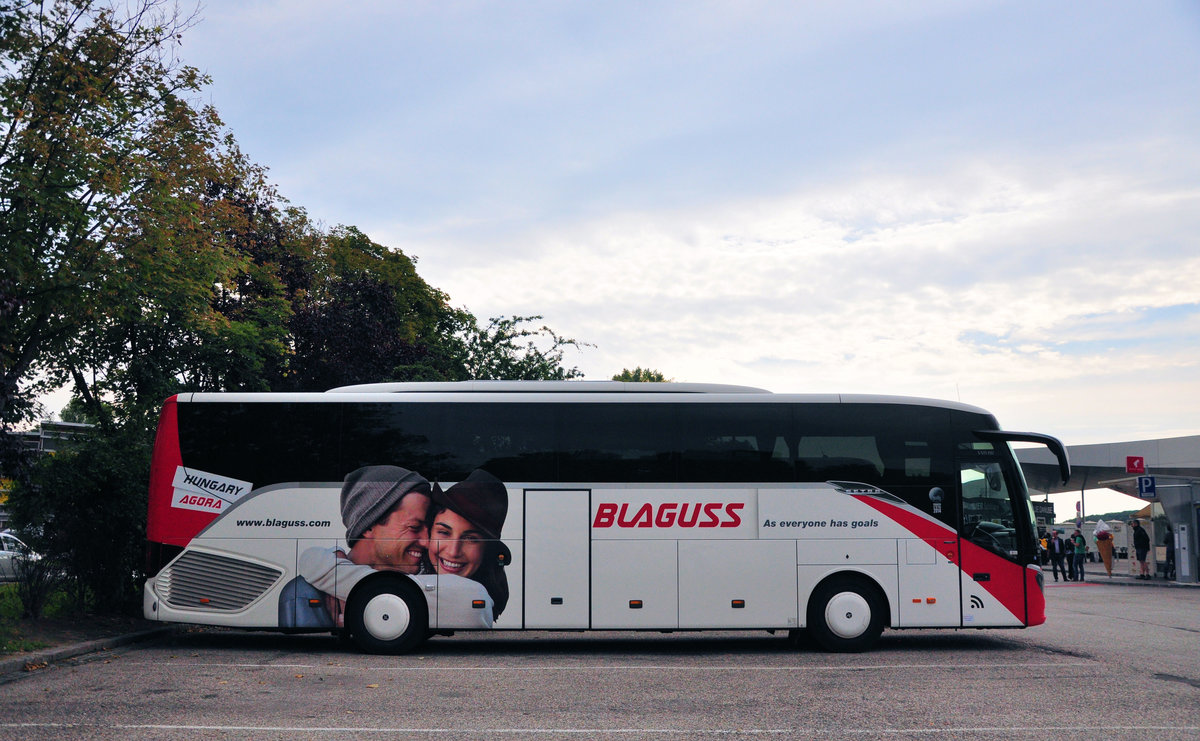 Setra 515 HD von Blaguss Ungarn in Krems gesehen.