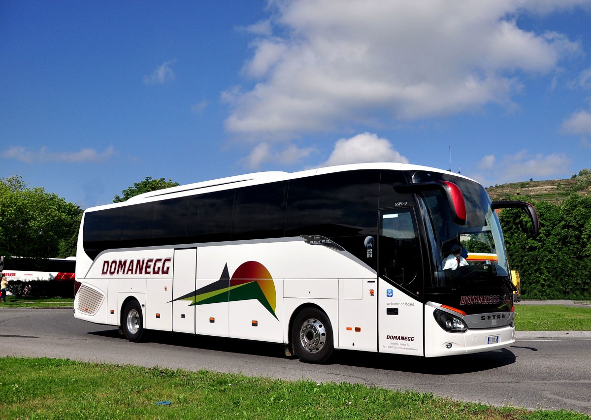 Setra 515 HD von Domaneg Reisen aus Italien am 24. Mai 2014 in Krems unterwegs.