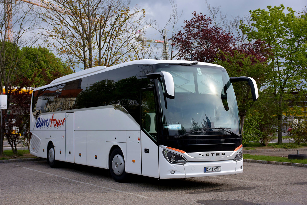 Setra 515 HD von Euro Tour aus PL in Krems.