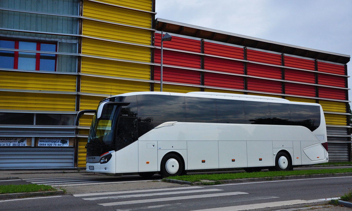 Setra 515 HD von Euroguide aus Ungarn in Krems gesehen.