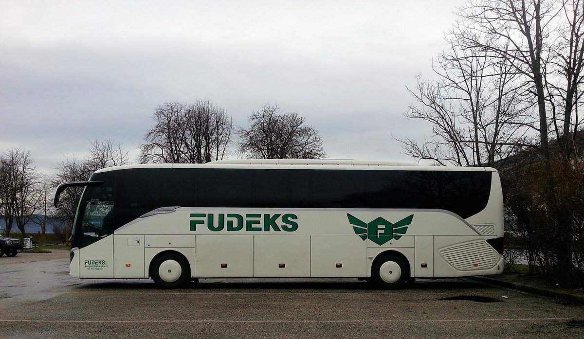 Setra 515 HD von Fudeks Reisen aus Beograd im Dez 2017 in Krems.