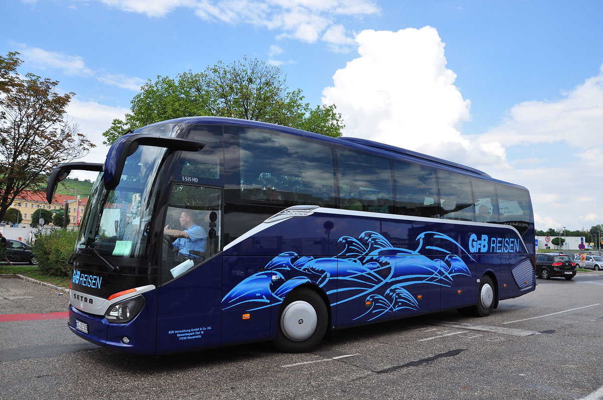 Setra 515 HD von GFB Reisen aus der BRD in Krems gesehen.