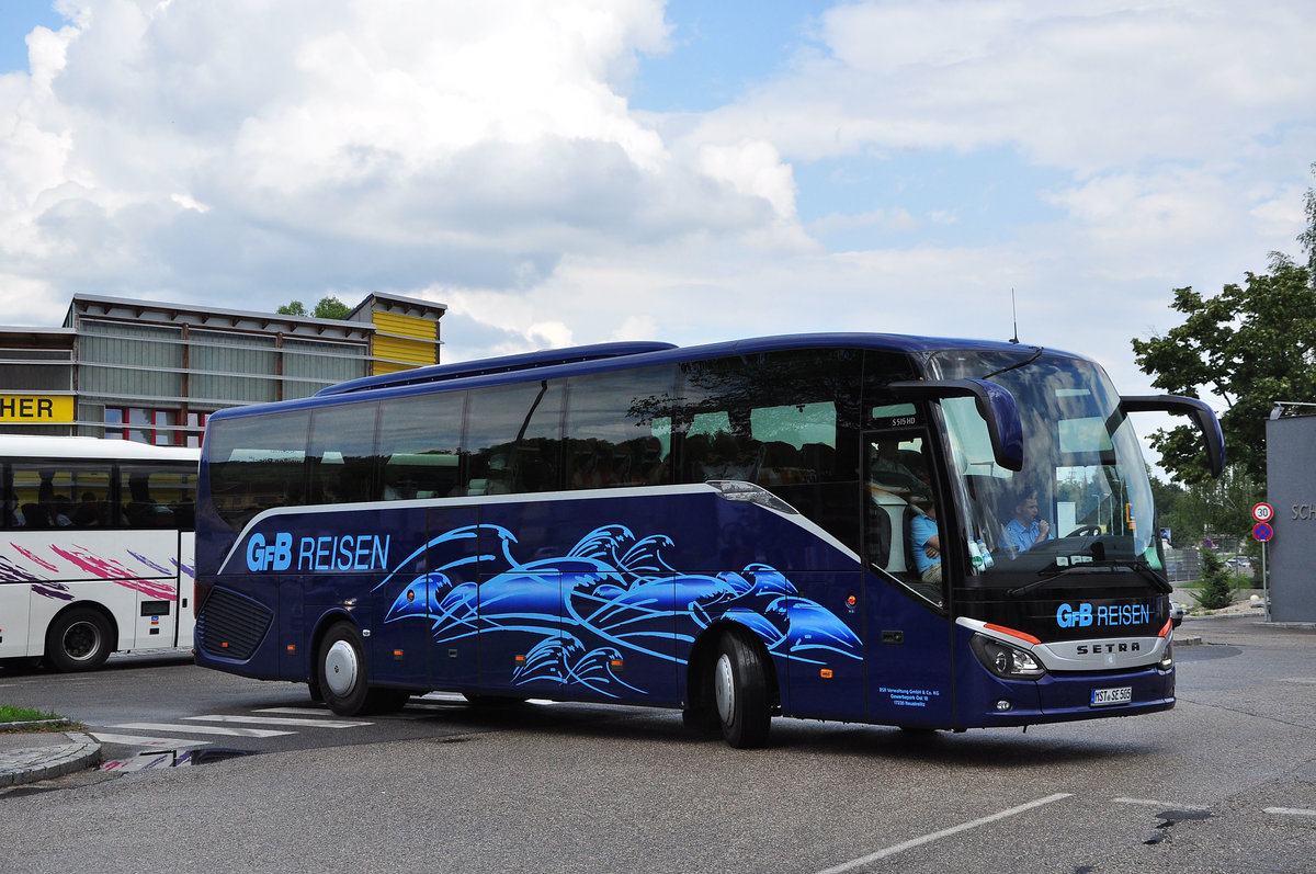 Setra 515 HD von GFB Reisen aus der BRD in Krems gesehen.