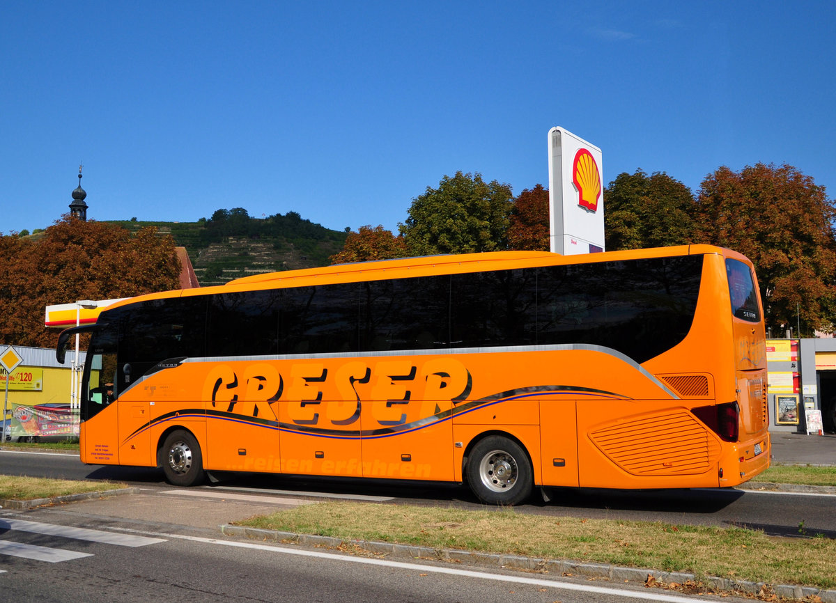 Setra 515 HD von GRESER Reisen aus der BRD in Krems gesehen.