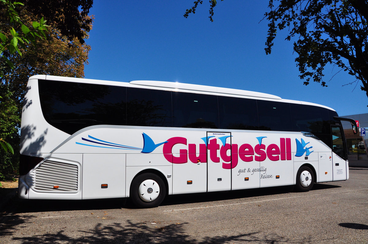 Setra 515 HD von Gutgesell Reisen aus der BRD in Krems gesehen.