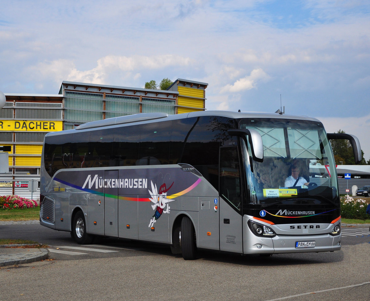 Setra 515 HD von Mckenhausen Reisen aus der BRD in Krems.