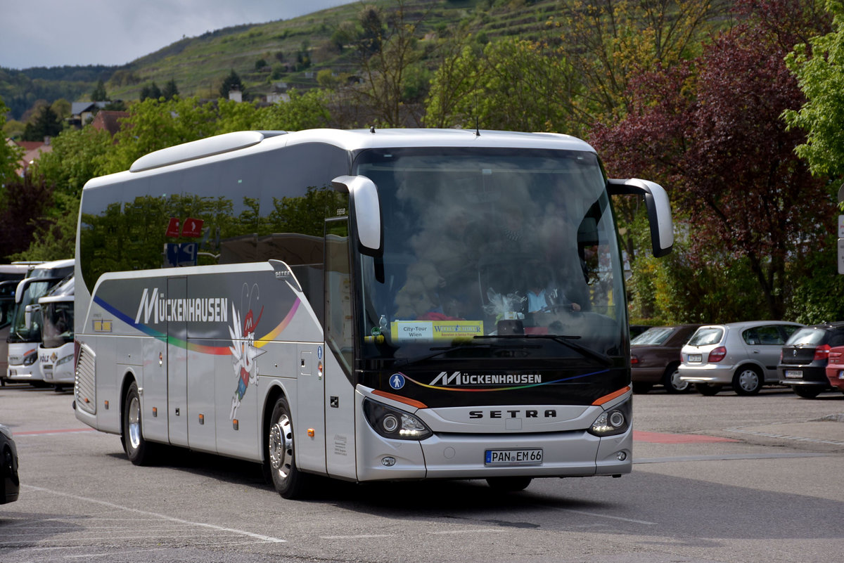 Setra 515 HD von Mckenhausen Reisen aus der BRD in Krems.