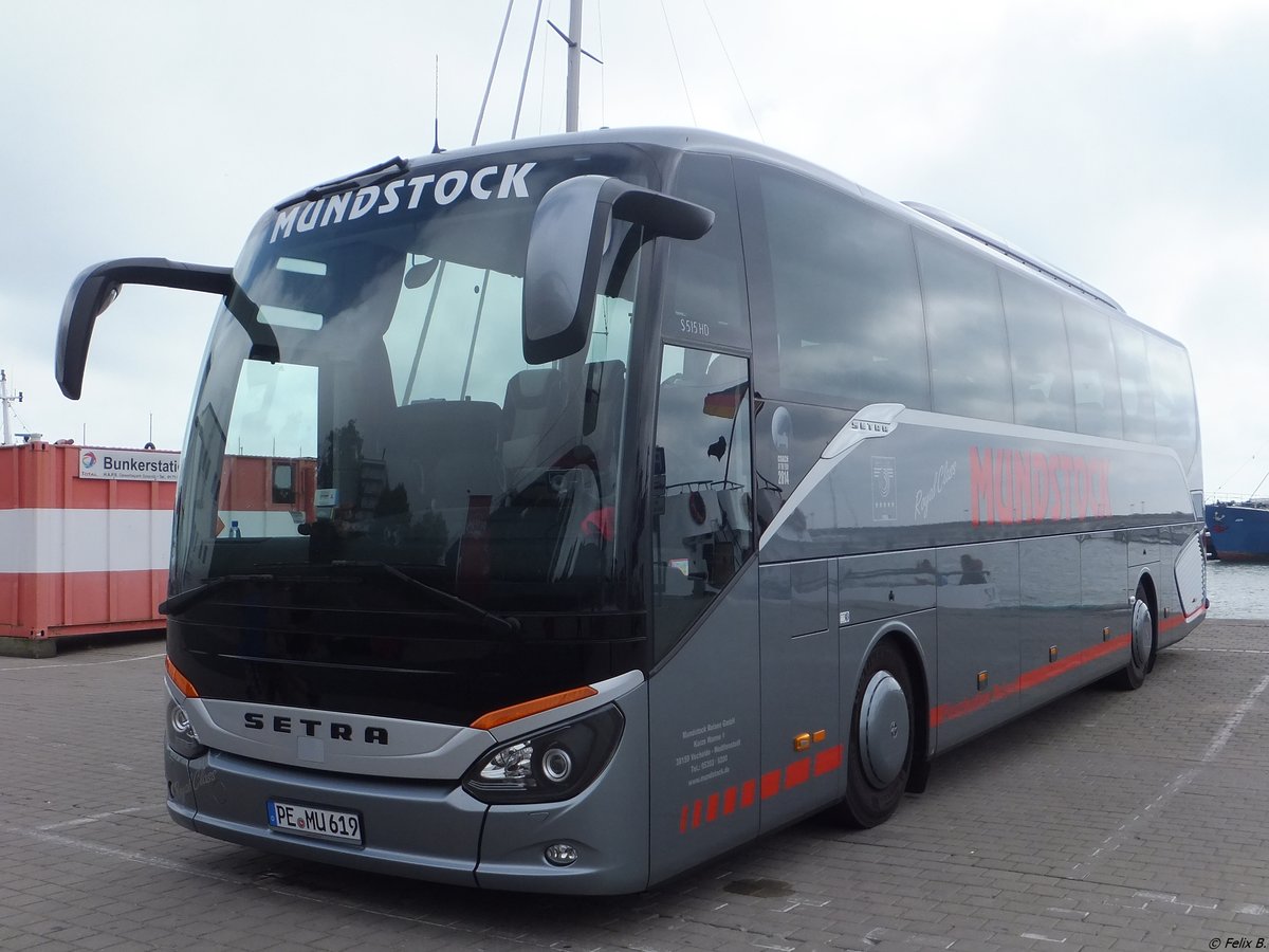 Setra 515 HD von Mundstock aus Deutschland im Stadthafen Sassnitz.